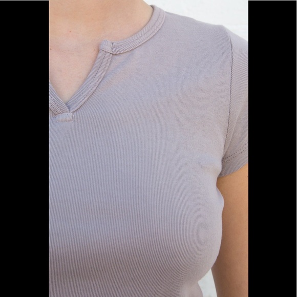 Brandy Melville Ashlyn purple taupe v notch top - Picture 4 of 5